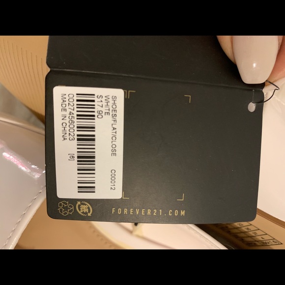 White flat shoes - Picture 4 of 4